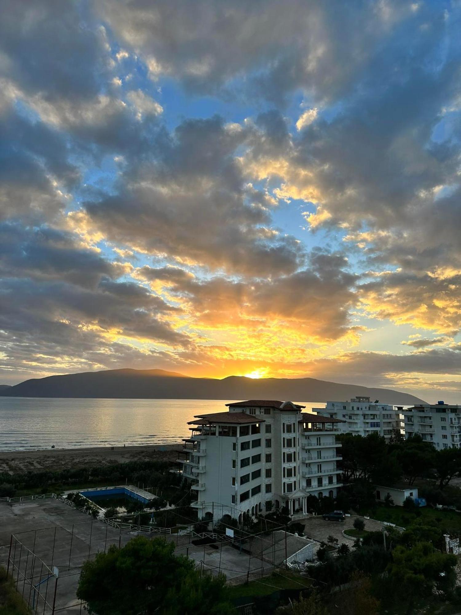 Sea View Apartment Luxury Vlore Exterior photo